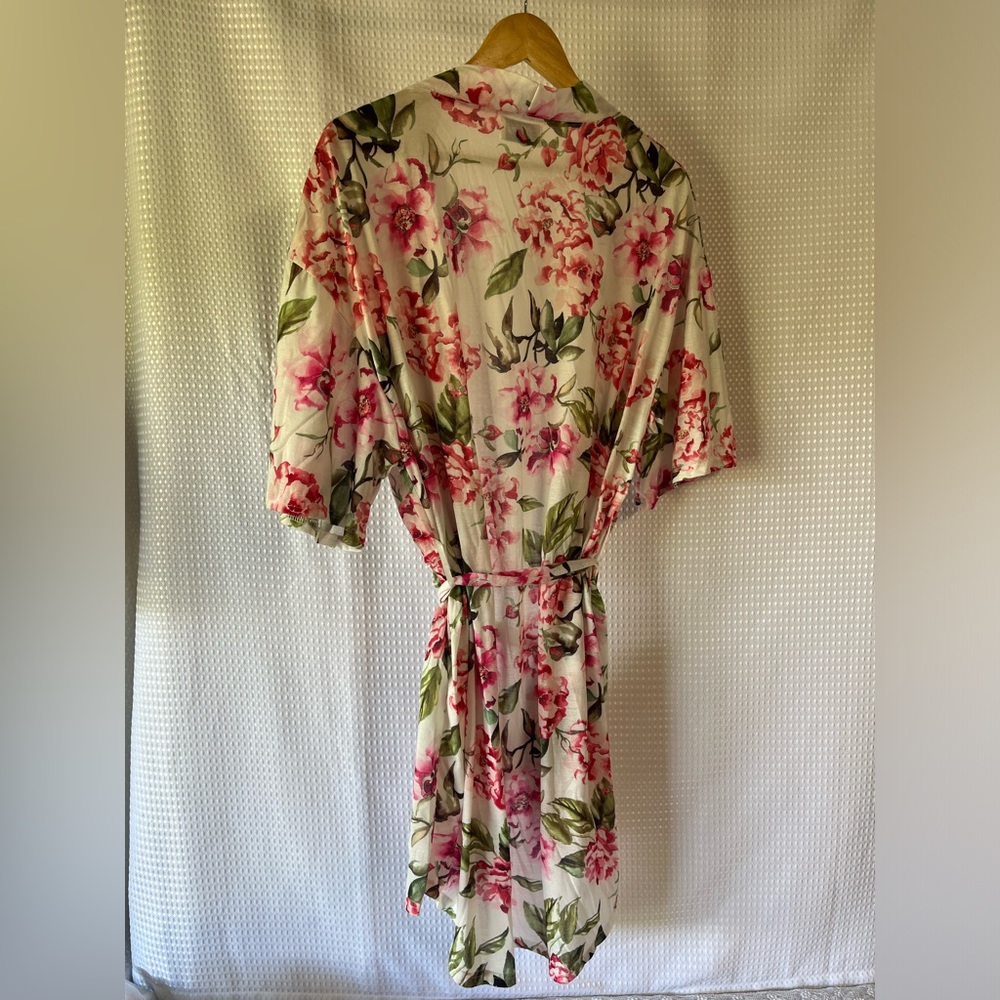 Show Me Your MuMu Brie Robe, one size floral robe for home or pool/beach - Picture 8 of 16